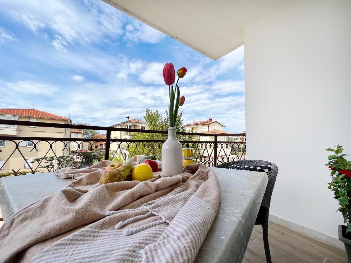Apartments Valerian Novigrad Istria Exterior foto